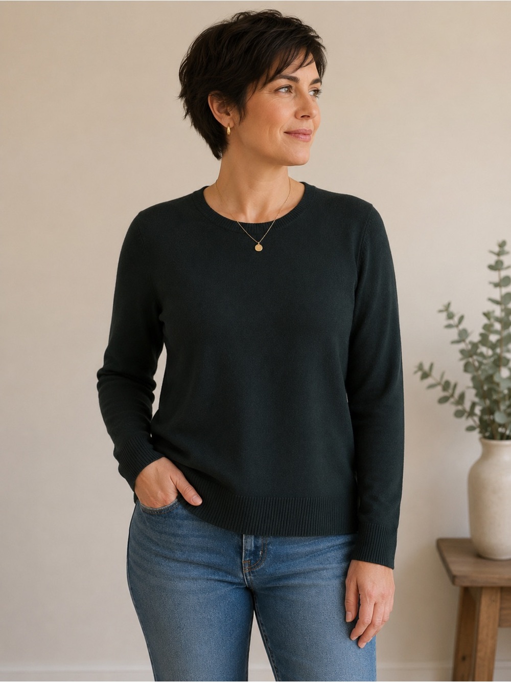 Reitmans Classic Crewneck Sweater in Dark Green